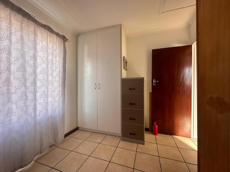 2 Bedroom Property for Sale in Oakglen Western Cape